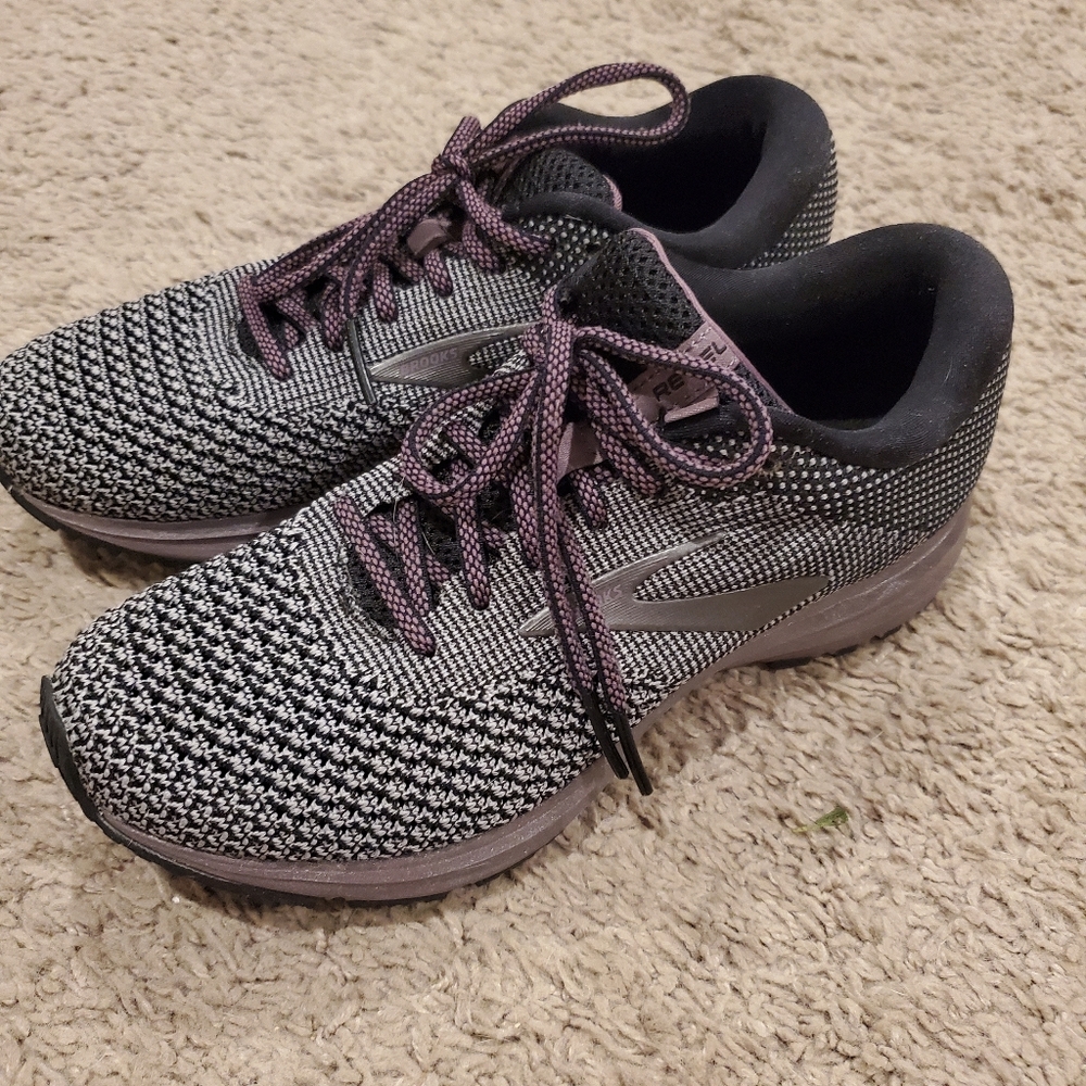 Brooks revel tennis shoes